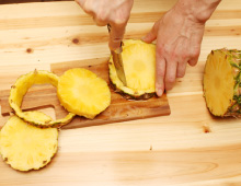 step2：パイナップルの切り方